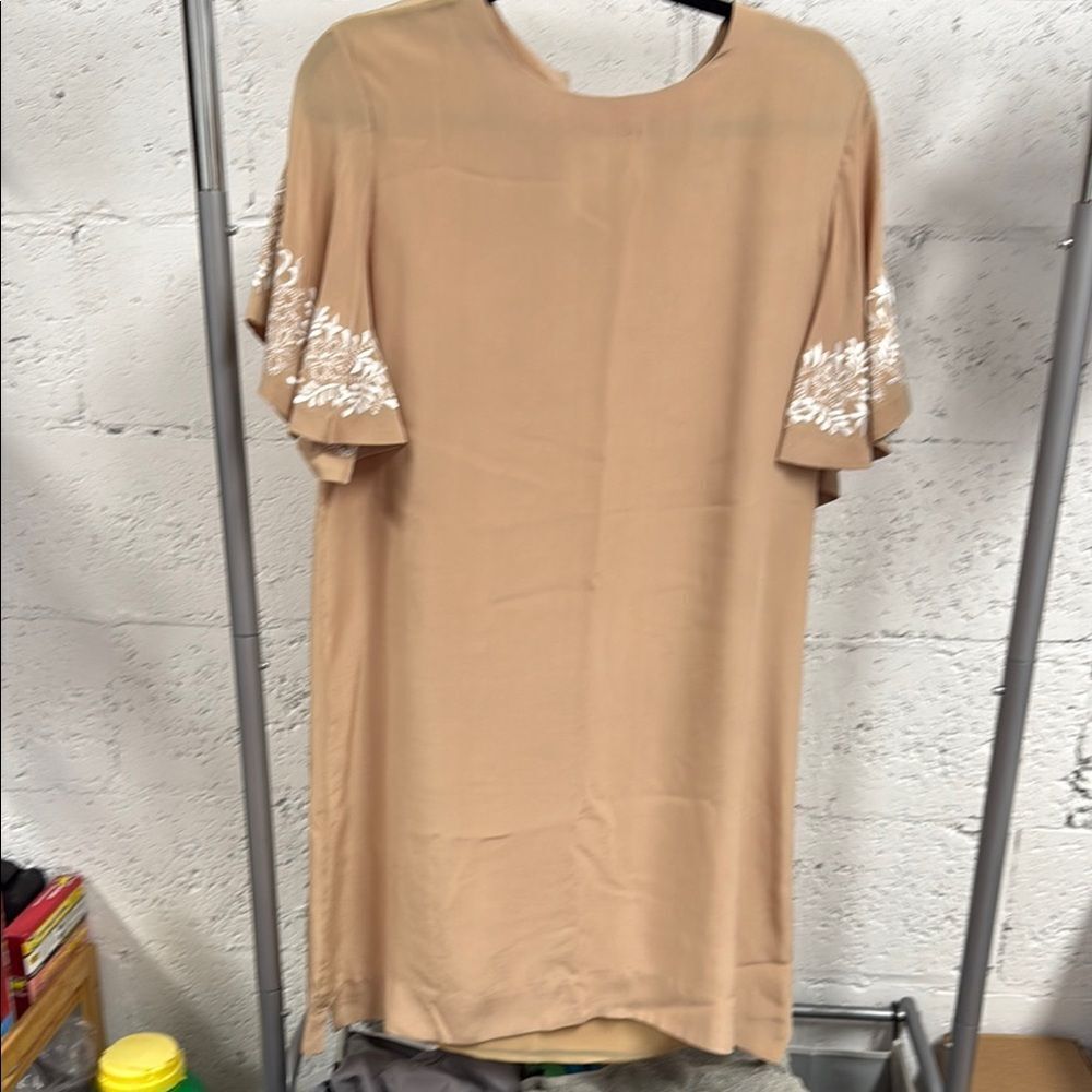 Elegant Tan Rungolee Short Dress With White Embroidery - Like New - Size Medium